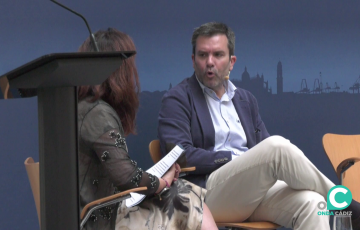 El autor durante su intervención en el acto celebrado en el Palacio Provincial