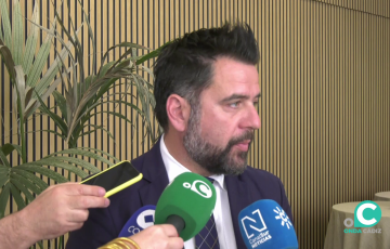 González atiende a los medios de comunicación este viernes