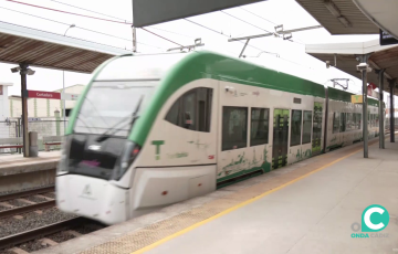 El trambahía a su paso por la estación de Cortadura este martes