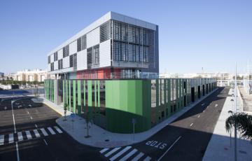 Edificio Europa, situado en el Recinto Interior de la Zona Franca de Cádiz. 