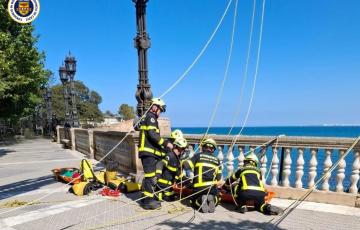 Bomberos, Policía Nacional, Policía Local y 061 han participado en el rescate. 