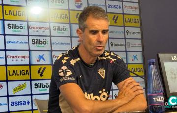 El técnico durante su comparecencia de prensa