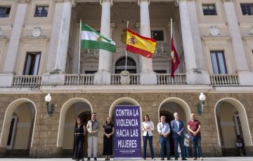 Minuto de silencio, este miércoles, en la Plaza de San Juan de Dios. 