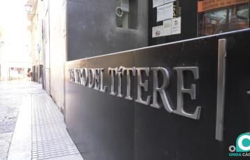 Acceso al Teatro del Títere de la Tía Norica. 