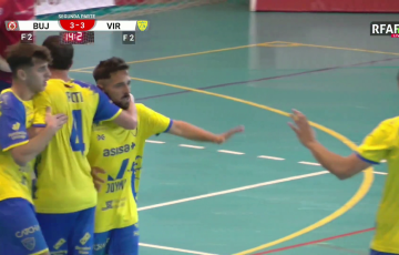 Jugadores gaditanos celebran uno de los goles que le dieron la victoria en tierras cordobesas