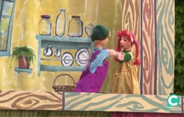 Un momento de la actuación en la biblioteca Adolfo Suárez