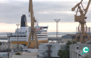 Imagen de navios en los diques de la factoría gaditana