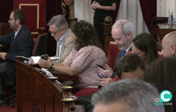 El Grupo Municipal Socialista en una sesión plenaria del Ayuntamiento de Cádiz. 