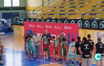 Imagen de la entrega de premios del Campeonato de Andalucía de la categoría en el CADEBA disputado en la Línea de la Concepción.