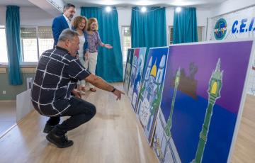 Alguna de las pinturas que ahora formarán parte de la colección del colegio gaditano