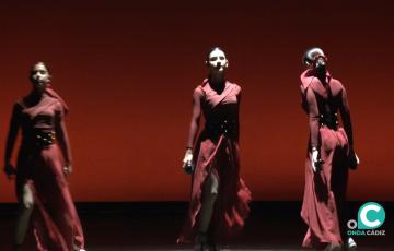 Primera sesión del espectáculo de danza del Conservatorio Maribel Gallardo en el Falla. 