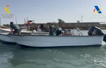 Imagen de embarcaciones pesqueras intervenidas en la operación.