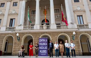 Minuto de silencio en la Plaza de San Juan de Dios. 
