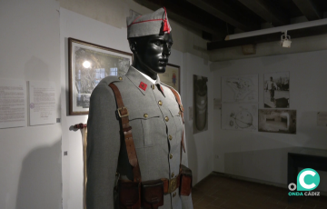 Imagen del uniforme histórico, utilizado entre 1935 y principios de la década de los 60, diseñado por el sastre Vicente Cerezo Casal.