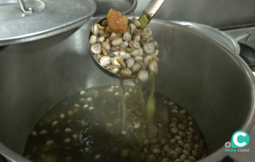 La preparación realza su sabor natural con poleo, comino, sal y guindilla