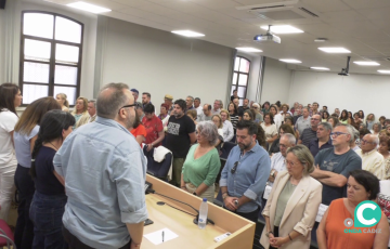 Minuto de silencio antes del comienzo del acto por las victimas del conflicto