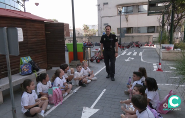 Sainz aconseja a los pequeños alumnos esta mañana antes de su adios