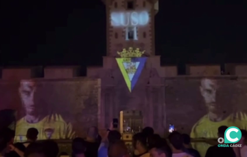 Muchos aficionados se acercaron al singular espectáculo en el patrimonial espacio de la capital gaditanana