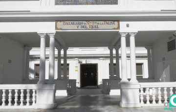 Acceso del histórico edificio en La Caleta