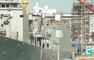 Navio de combate en la fectoria gaditana