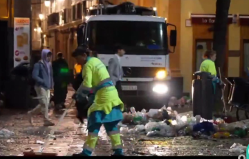 Operaria durante su jornada en el centro de la ciudad 
