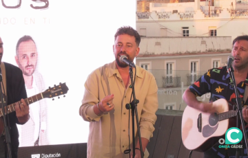 Los Caños amenizaron el acto en la terraza de la Fundación Cajasol