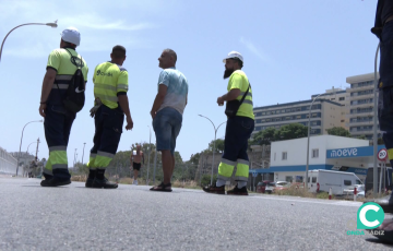 Trabajadores este martes en la avenida industrial durante una acción de protesta