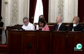 Bancada del grupo municipal socialista durante el desarrollo de un Pleno en el Ayuntamiento