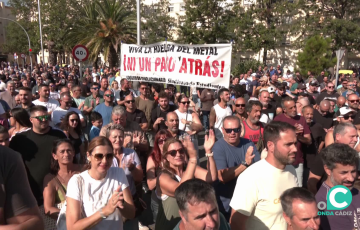 Un momento de la marcha efectuada este miercoles en la capial gaditana