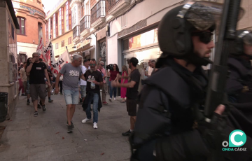 Un momento de la manifestación por el interior de la ciudad