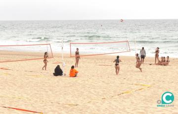 Una de las pruebas de Vóley Playa que se ha desarrollado en la capital gaditana. 