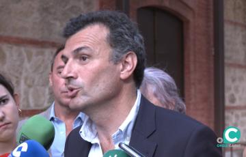 El alcalde de Cádiz, Bruno García, atendiendo este martes a los medios de comunicación.