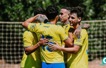 Los jugadores celebran el gol de Roger Martí (Foto: Cádiz CF)