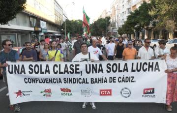Los trabajadores han recorrido la avenida principal hasta el Ayuntamiento.