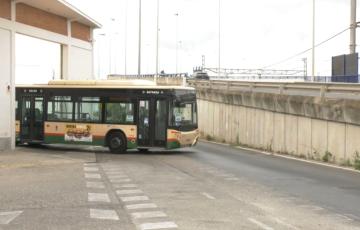 Los trabajadores del transporte urbano agradecen la comprensión de los usuarios en el tercer día de huelga.