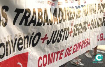 Pancarta de la manifestación de los trabajadores del servicio de autobuses urbanos de Cádiz. 