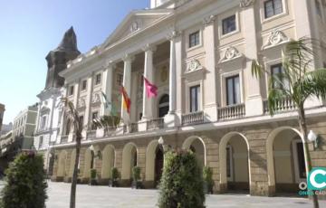 Fachada del Ayuntamiento de Cádiz, en la plaza de San Juan de Dios. 