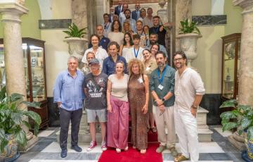 Los protagonistas tras el acto de presentación en el Ayuntamiento de Cádiz este jueves