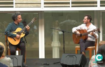 Los guitarristas argentinos Ramón Maschio y Mariano Gil sobre el escenario del ECCO. 