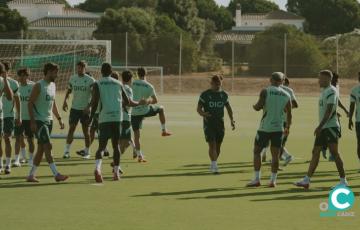 Los jugadores concentrados en Benalup durante la sesión matinal (Foto: Cádiz CF)