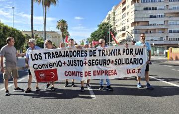 Imagen de una manifestación días atrás por la avenida principal de la capital gaditana