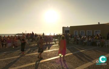 El Baluarte de los Mártires acoge una jornada de convivencia de verano para los mayores de Cádiz. 