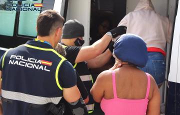 Han sido localizadas tres mujeres que se prostituían para el entramado en graves condiciones de insalubridad.