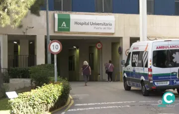 Uno de los accesos del Hospital Puerta del Mar. 