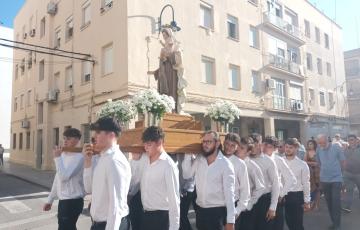 Rosario de la Aurora por el barrio marinero de Puntales celebrado esta mañana.