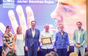 De Izquierda a derecha, Laura Bahamonde, Begoña Romero, José Andrés Santos, Javier Sánchez Rojas, Francisco Arroyal y Juan Antonio Parra