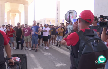 Un momento de la concentración antes de la marcha en la mañana de este martes