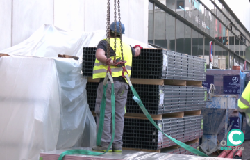 Operarios de la construcción en una obra en la capital gaditana
