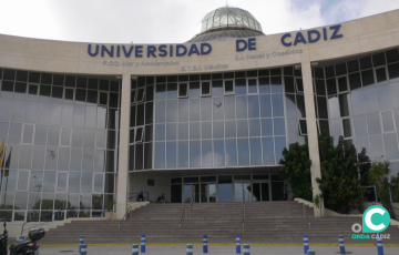 Fachada de la facultad de Ciencias del Mar y Ambientales
