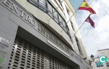 Fachada del centro en la Plaza del Palillero